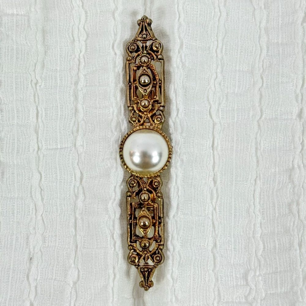 Vintage Art Deco Brooch with Faux Pearl Stone Pin